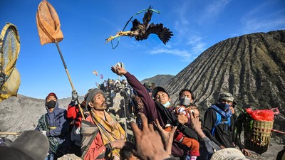 sakralnya-ritual-yadnya-kasada-suku-tengger_169