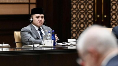 sekretaris-kabinet-teddy-indra-wijaya-mendampingi-presiden-prabowo-subianto-di-turki-1744340043416_169